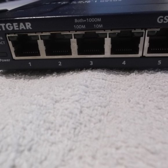NETGEAR ProSafe Gigabit GS105 - Picture 4 of 6